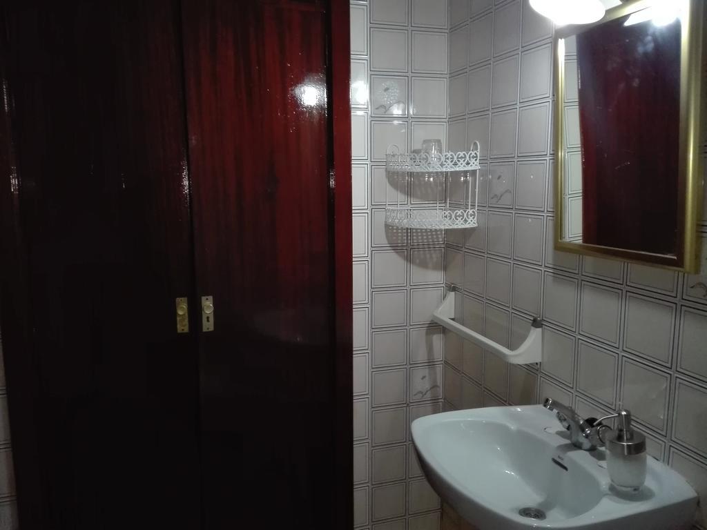 Quarto com Cama de Casal ou 2 de Solteiro e Banheiro Privativo